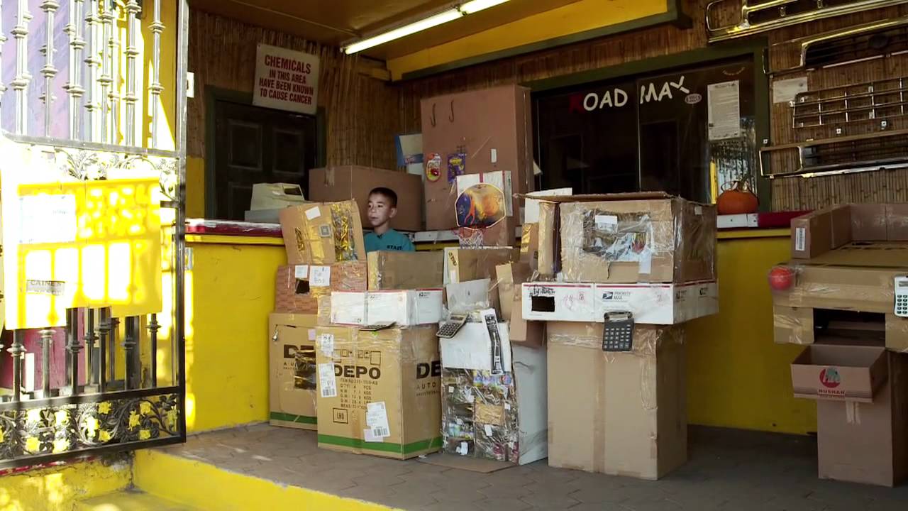 Billede tilhørende: Ni-årig bygger arkadespil i fars værksted