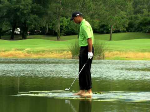 Billede tilhørende: Viral marketing: Tiger Woods kan gå på vandet